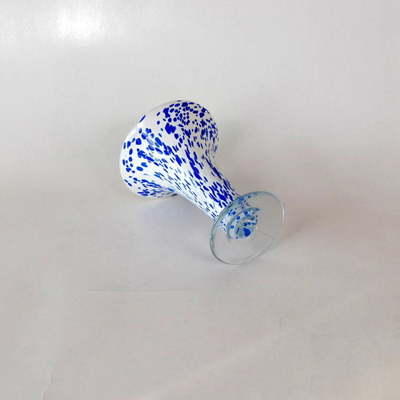 Image 1 of Vase Chalice modèle avec points bleus 1989