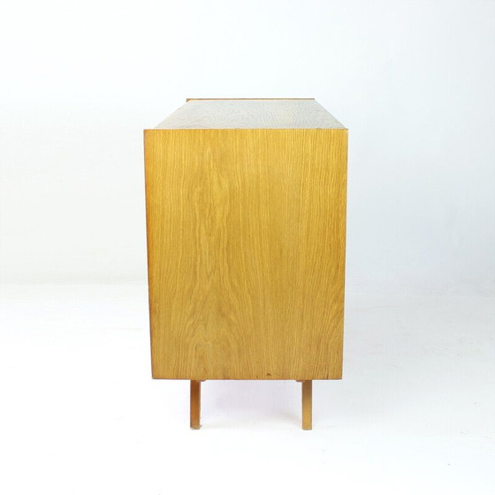 Image 1 of Buffet vintage U 450 en bois de chêne par Jiri Jiroutek pour Interier Praha, Tchécoslovaquie années 1960