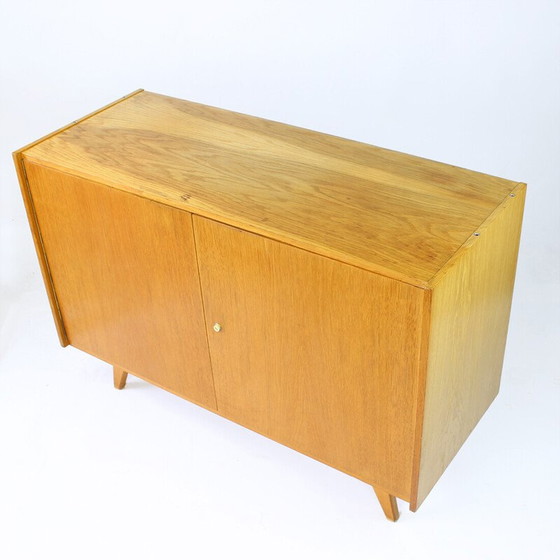 Image 1 of Buffet vintage U 450 en bois de chêne par Jiri Jiroutek pour Interier Praha, Tchécoslovaquie années 1960