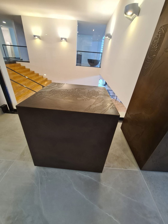 Image 1 of Vintage Tablez Cube Verometal