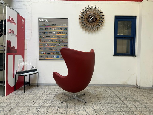 Fritz Hansen | Arne Jacobsen | Chaise à oeufs | Rouge indien