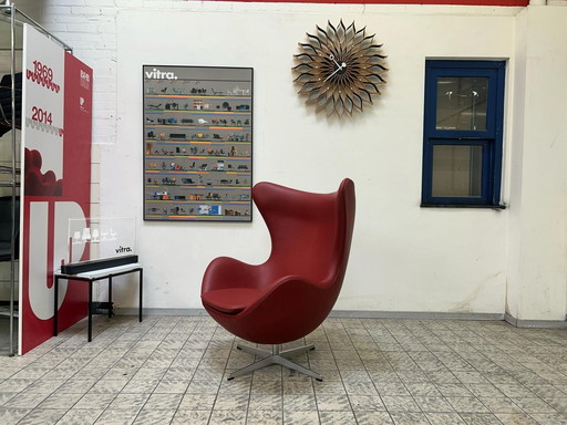 Fritz Hansen | Arne Jacobsen | Chaise à oeufs | Rouge indien