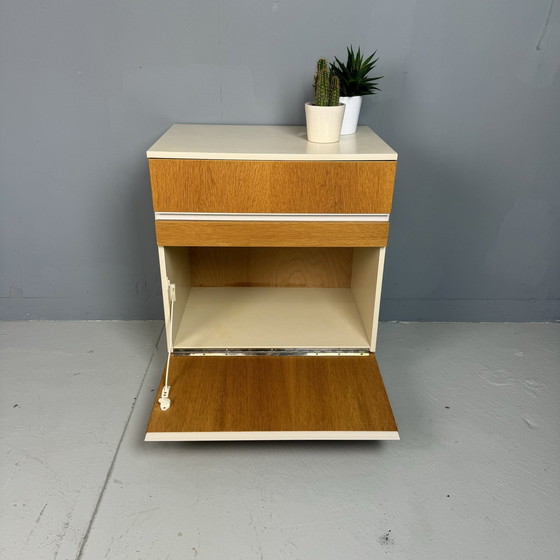 Image 1 of Commode vintage en bois avec abattant