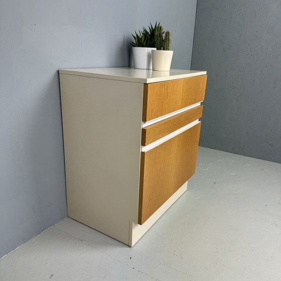 Image 1 of Commode vintage en bois avec abattant