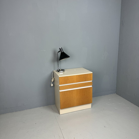 Image 1 of Commode vintage en bois avec abattant