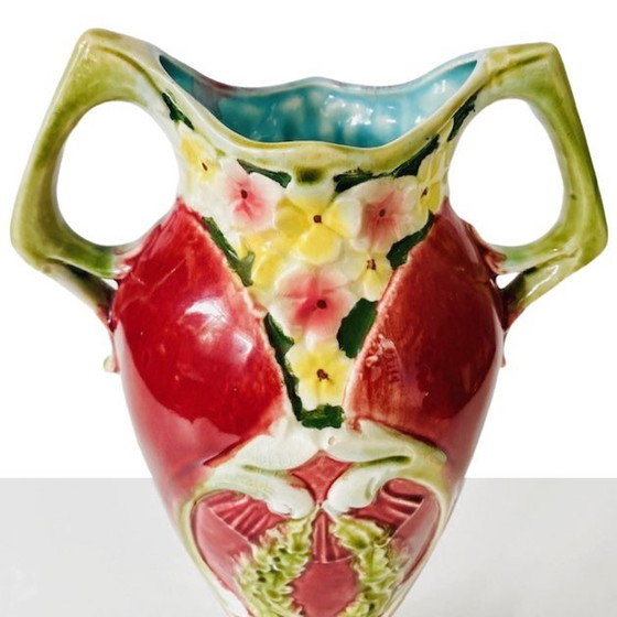 Image 1 of Vase en majolique de style art déco rouge cerise barbotine 1970