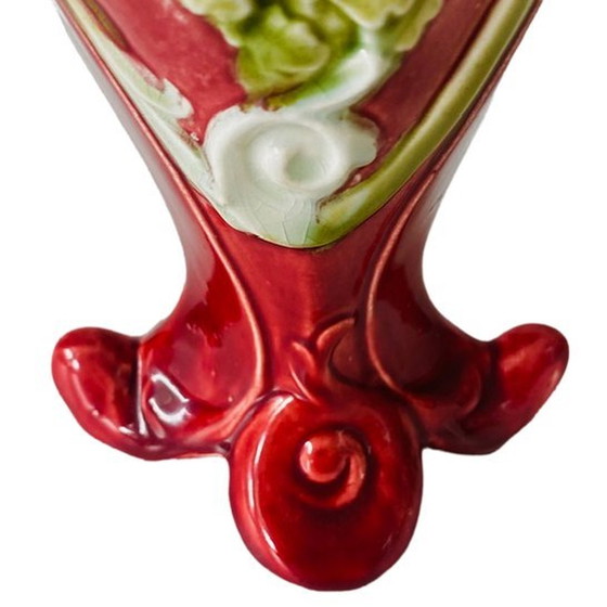 Image 1 of Vase en majolique de style art déco rouge cerise barbotine 1970