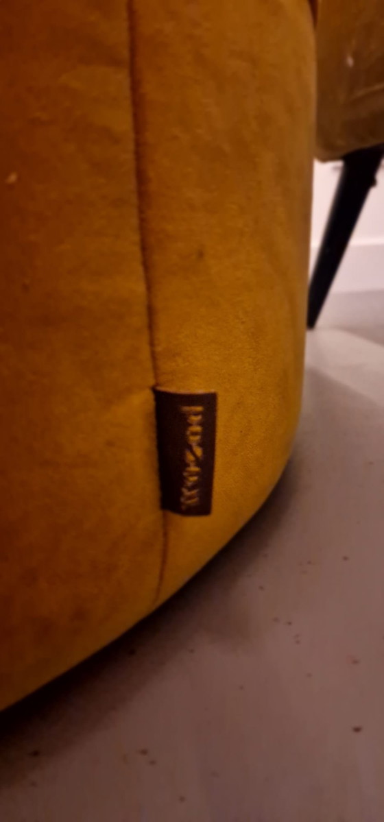 Image 1 of Canapé en velours jaune (Sara) et hocker de Woood