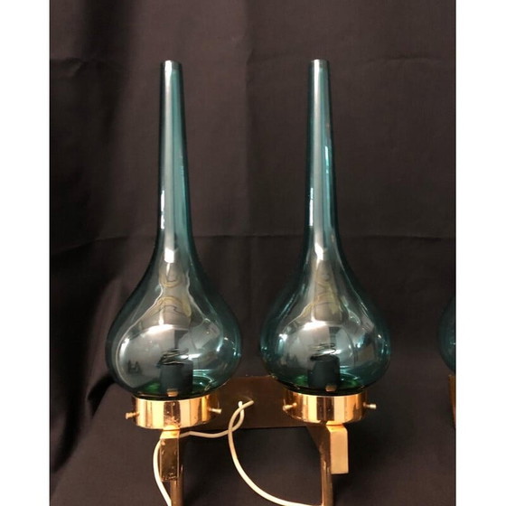 Image 1 of Paire d'appliques italiennes vintage en laiton avec déflecteurs en verre bleu, 1960