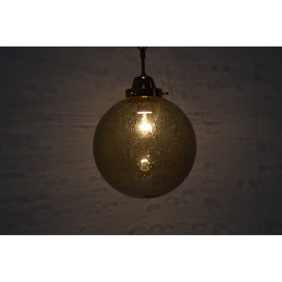 Image 1 of Lampe suspendue vintage en verre et laiton, Tchécoslovaquie, années 1960