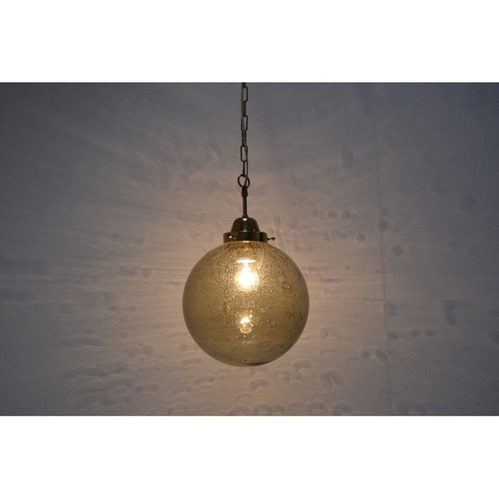 Image 1 of Lampe suspendue vintage en verre et laiton, Tchécoslovaquie, années 1960