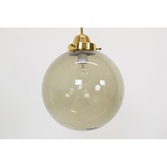 Image 1 of Lampe suspendue vintage en verre et laiton, Tchécoslovaquie, années 1960