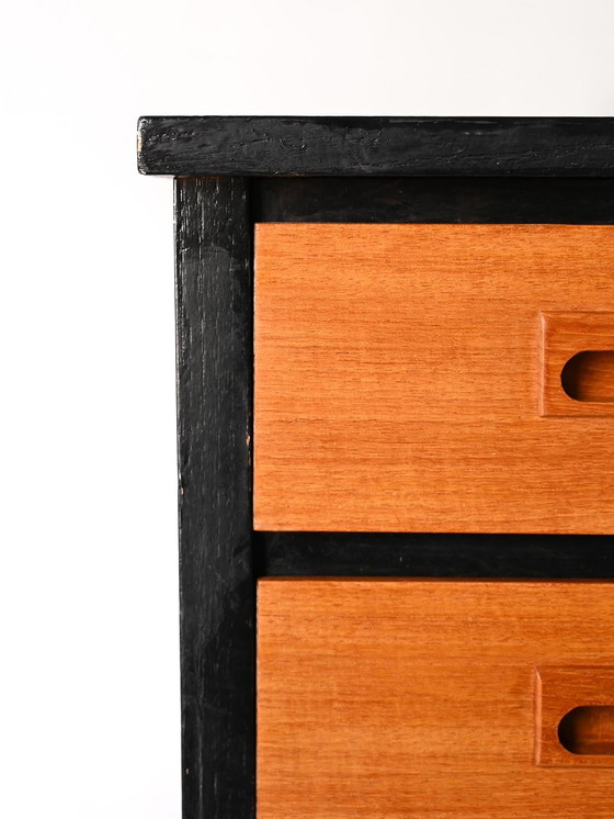 Image 1 of Bureau vintage avec détails noirs