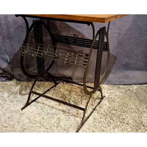 Image 1 of Table d'appoint vintage en fer forgé et bois de noyer
