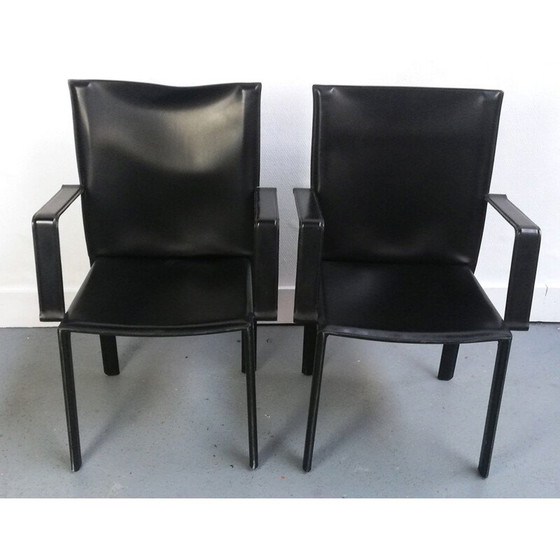 Image 1 of Chaise vintage en cuir noir avec accoudoirs par Enrico Pellizzoni