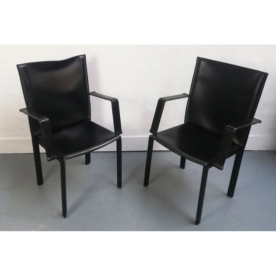 Image 1 of Chaise vintage en cuir noir avec accoudoirs par Enrico Pellizzoni