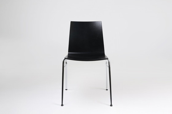 Image 1 of Chaise noire du 21e siècle avec assise en bois, Belgique