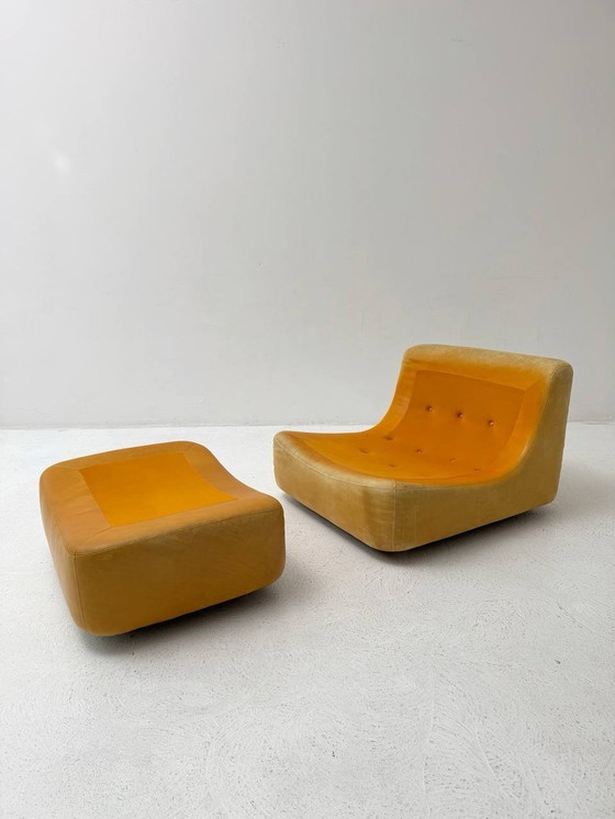 Image 1 of Set de 4 fauteuils et 3 poufs trois points Cor (58) 1960Er