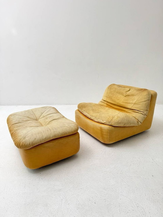 Image 1 of Set de 4 fauteuils et 3 poufs trois points Cor (58) 1960Er