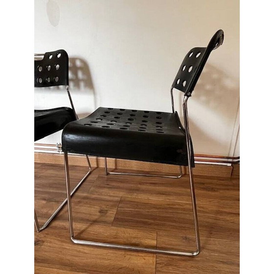 Image 1 of Ensemble de 4 chaises noires vintage Omstak par Rodney Kinsman