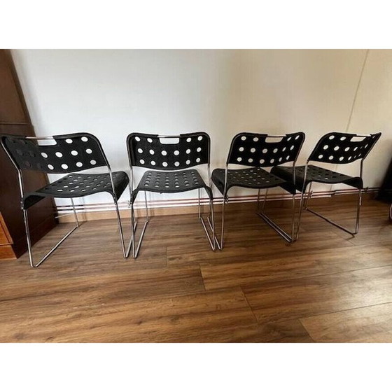 Image 1 of Ensemble de 4 chaises noires vintage Omstak par Rodney Kinsman