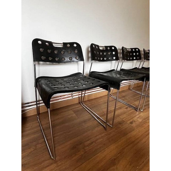 Image 1 of Ensemble de 4 chaises noires vintage Omstak par Rodney Kinsman