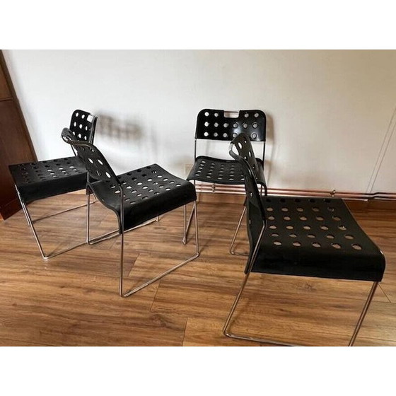Image 1 of Ensemble de 4 chaises noires vintage Omstak par Rodney Kinsman