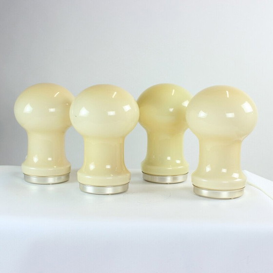 Image 1 of Lampe de table vintage en verre opalin beige par Ivan Jakes pour Opp Jihlava, Tchécoslovaquie 1960