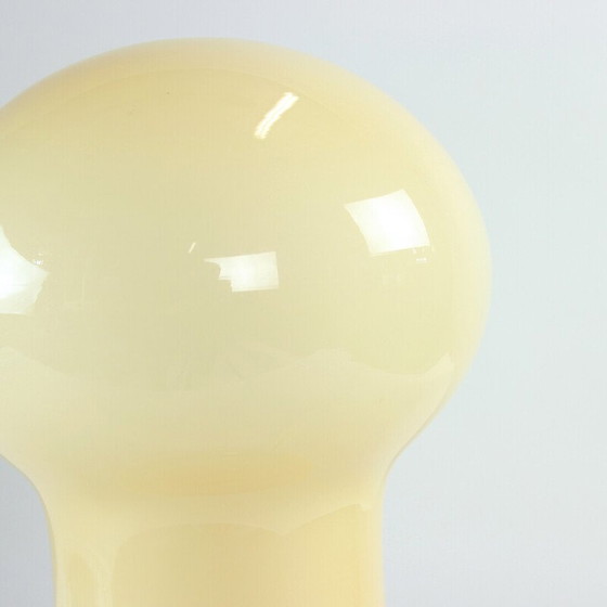 Image 1 of Lampe de table vintage en verre opalin beige par Ivan Jakes pour Opp Jihlava, Tchécoslovaquie 1960