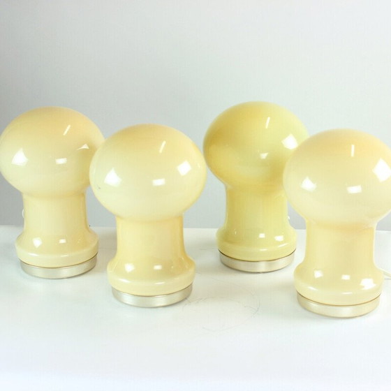 Image 1 of Lampe de table vintage en verre opalin beige par Ivan Jakes pour Opp Jihlava, Tchécoslovaquie 1960
