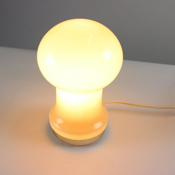 Image 1 of Lampe de table vintage en verre opalin beige par Ivan Jakes pour Opp Jihlava, Tchécoslovaquie 1960