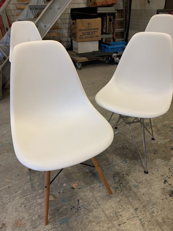 Image 1 of 4x Chaise Eames en plastique