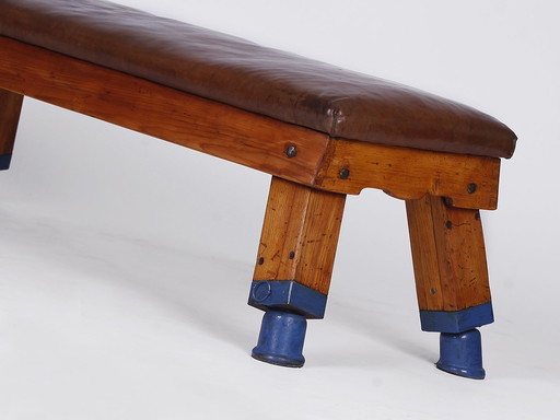 Banc de gymnastique classique en cuir, années 1930