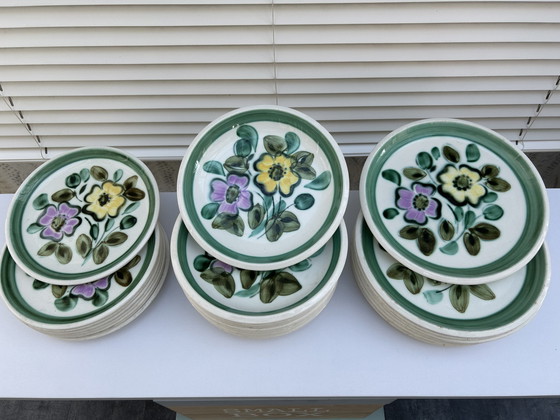 Image 1 of 28 Assiettes 