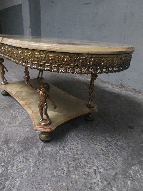 Image 1 of Table basse ovale en onyx