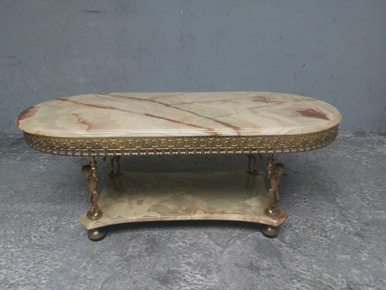 Image 1 of Table basse ovale en onyx