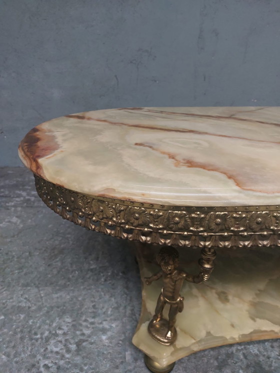 Image 1 of Table basse ovale en onyx