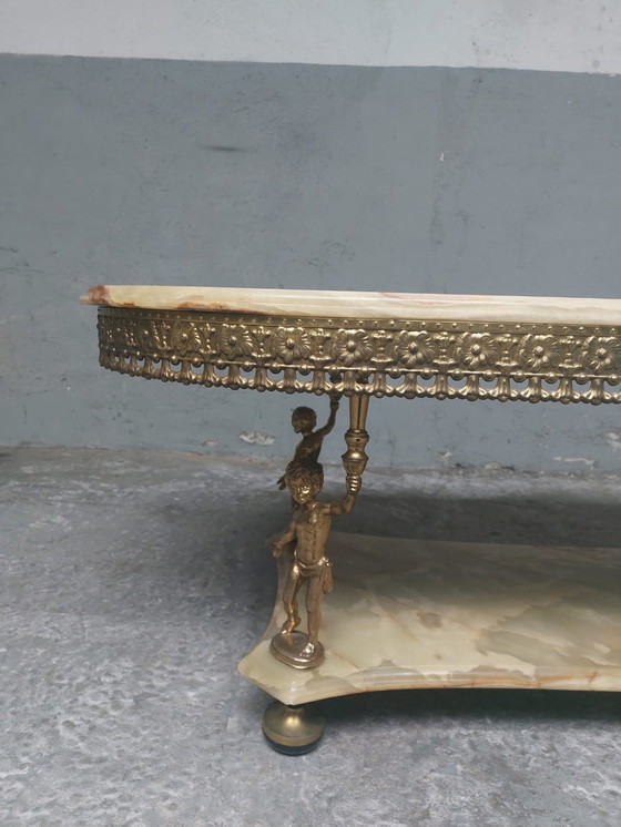 Image 1 of Table basse ovale en onyx