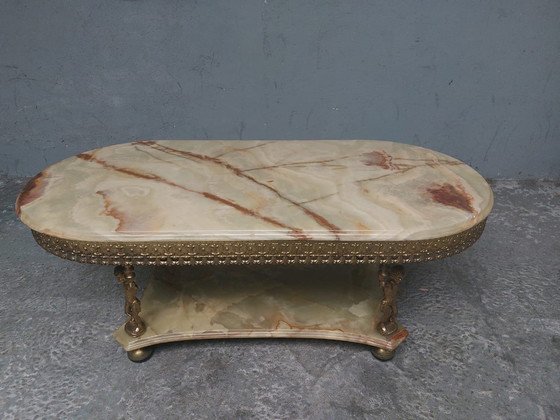 Image 1 of Table basse ovale en onyx