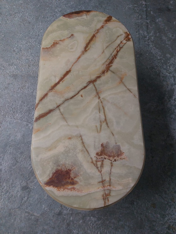 Image 1 of Table basse ovale en onyx