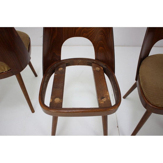 Image 1 of Ensemble de 4 chaises de salle à manger vintage en bois et tissu par Oswald Haerdtl, Tchécoslovaquie années 1960