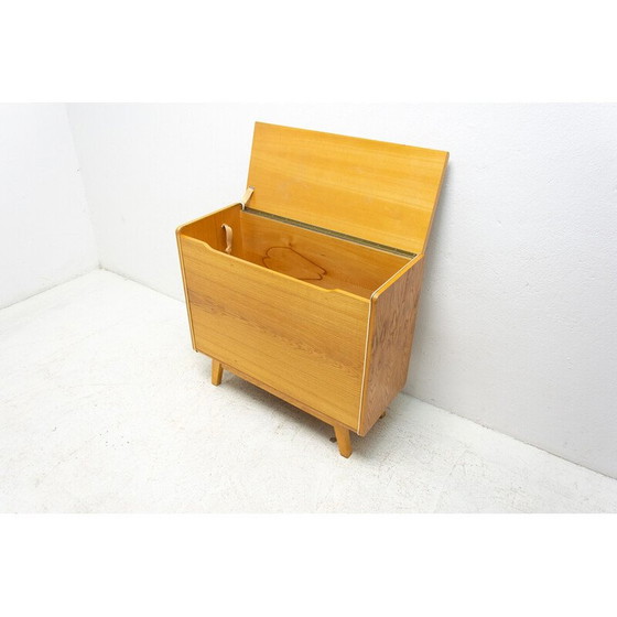 Image 1 of Commode vintage en hêtre par Bohumil Landsman pour Jitona, Tchécoslovaquie 1960