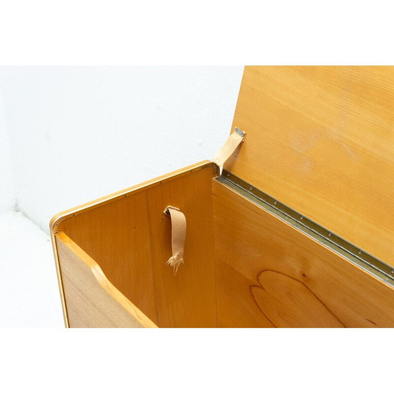 Image 1 of Commode vintage en hêtre par Bohumil Landsman pour Jitona, Tchécoslovaquie 1960