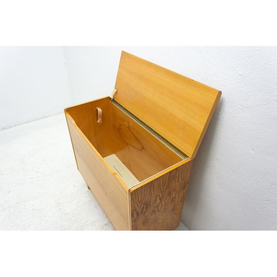 Image 1 of Commode vintage en hêtre par Bohumil Landsman pour Jitona, Tchécoslovaquie 1960