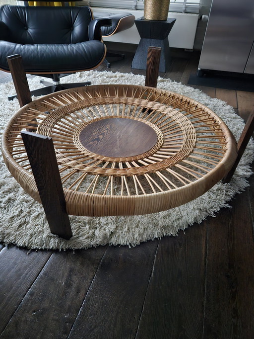 Table basse ronde...Diamètre 105 Cm...Hauteur 40 Cm...Verre Fumé.Gris...Pieds en bois...Osier Reed