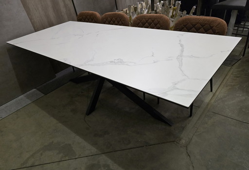 Table en céramique blanche pierre de Carrare 240 avec base en forme d'araignée