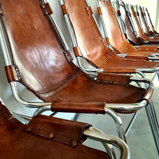 Image 1 of Ensemble de 8 chaises de salle à manger vintage en cuir sélectionnées par Charlotte Perriand pour Les Arcs, France années 1960