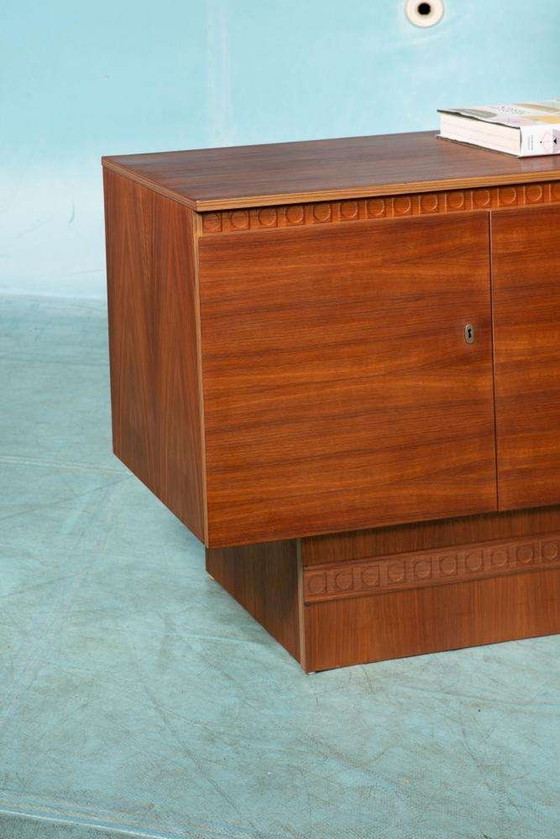 Image 1 of Buffet en noyer Japandi rénové, buffet midmod 70s