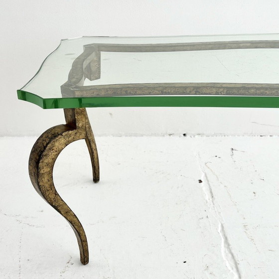 Image 1 of Table basse vintage en fer doré et verre par Maison Ramsay