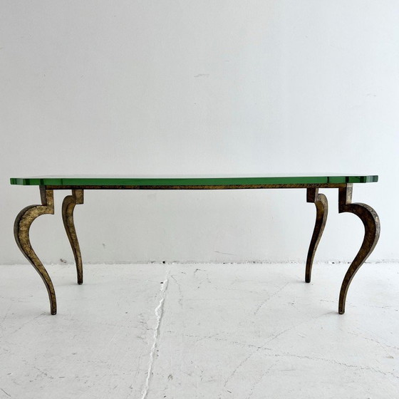 Image 1 of Table basse vintage en fer doré et verre par Maison Ramsay
